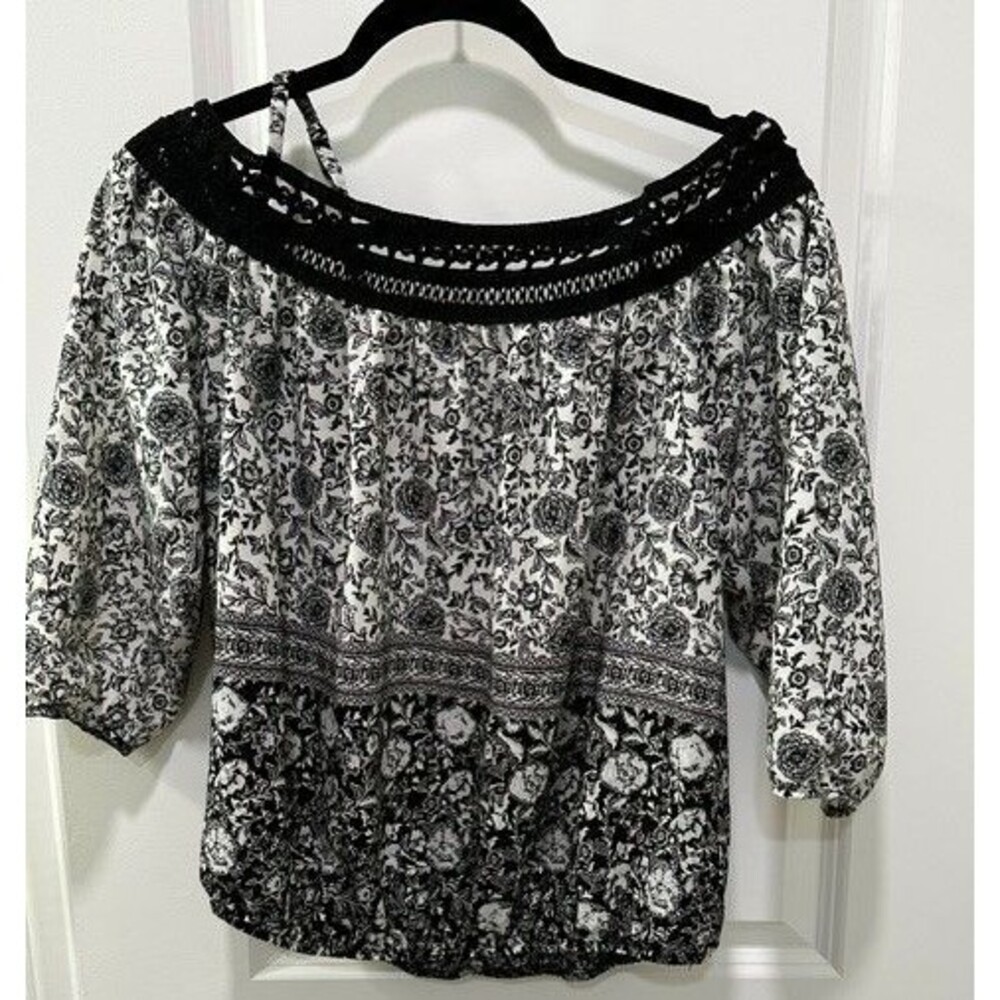 IZ Byer Off Shoulder Black White Floral Boho Top Crochet Trim Womens L